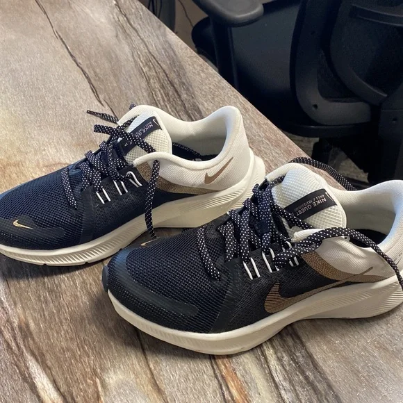 Womens size 6 shoes - Picture 4 of 5